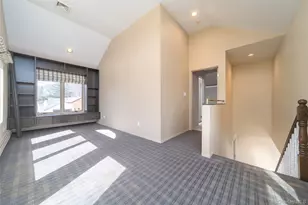 143 Round Hill Rd, Roslyn Heights, NY 11577 - Photo 19