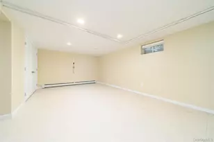 143 Round Hill Rd, Roslyn Heights, NY 11577 - Photo 25