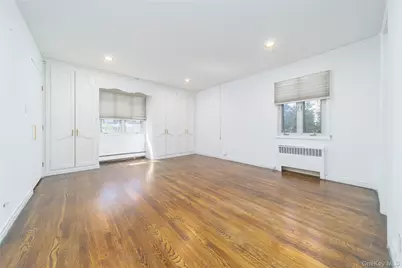 143 Round Hill Road, Roslyn Heights, NY 11577 - Photo 13