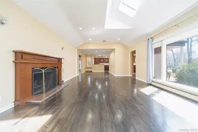 143 Round Hill Road, Roslyn Heights, NY 11577 - Photo 5