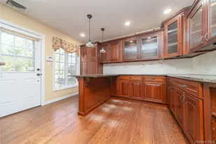 143 Round Hill Rd, Roslyn Heights, NY 11577 - Photo 9