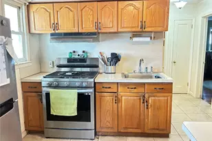 3 Chestnut Ave, Floral Park, NY 11001 - Photo 5