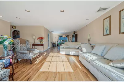 146 Awixa Avenue, Bay Shore, NY 11706 - Photo 11