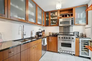 250 E 53rd St, New York, NY 10022 - Photo 7