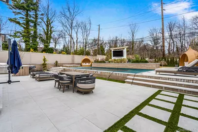 80 Knolls Drive N, Manhasset Hills, NY 11040 - Photo 19