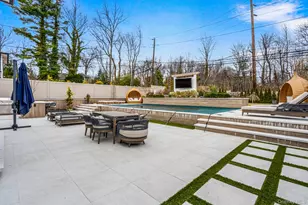 80 Knolls Dr N, Manhasset Hills, NY 11040 - Photo 19