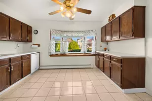 60 Flamingo Rd, Levittown, NY 11756 - Photo 5