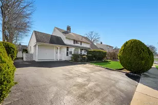 60 Flamingo Rd, Levittown, NY 11756 - Photo 3