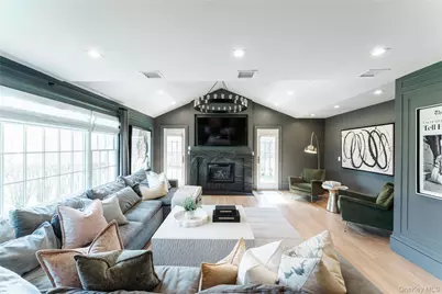 194 Whitehall Boulevard, Garden City, NY 11530 - Photo 5