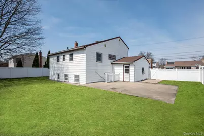 230 Yoakum Avenue, Farmingdale, NY 11735 - Photo 19