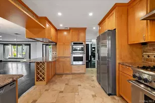 1055 Lawrence Ct, Woodmere, NY 11581 - Photo 13