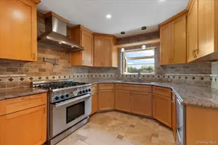 1055 Lawrence Ct, Woodmere, NY 11581 - Photo 11