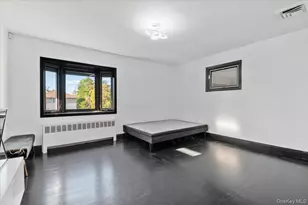 1055 Lawrence Ct, Woodmere, NY 11581 - Photo 23
