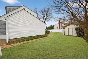 4072 Maywood Dr, Seaford, NY 11783 - Photo 31