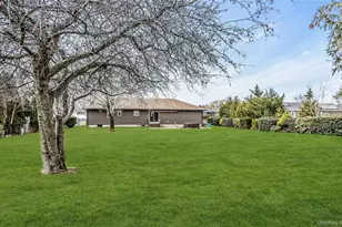 82 Donna Dr, Calverton, NY 11933 - Photo 25