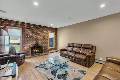 132 Washington Avenue, Plainview, NY 11803 - Photo 11