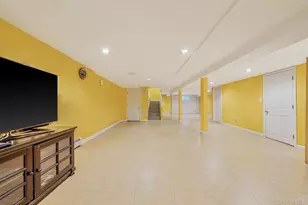 16 Manchester Ln, Stony Brook, NY 11790 - Photo 23