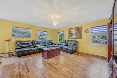 16 Manchester Lane, Stony Brook, NY 11790 - Photo 5