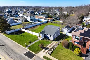 27 E Lincoln Ave, Massapequa, NY 11758 - Photo 15