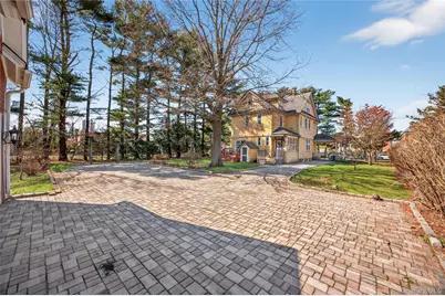 121 Morris Avenue, Rockville Centre, NY 11570 - Photo 43