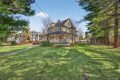 121 Morris Avenue, Rockville Centre, NY 11570 - Photo 3