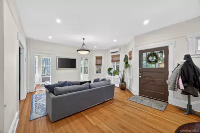 121 Morris Avenue, Rockville Centre, NY 11570 - Photo 5