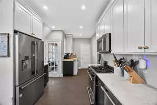 121 Morris Ave, Rockville Centre, NY 11570 - Photo 21