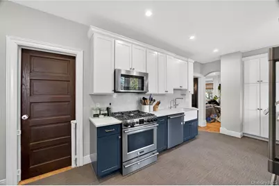 121 Morris Avenue, Rockville Centre, NY 11570 - Photo 23