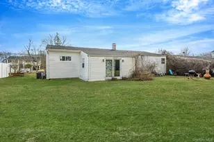 35 Betsy Dr, West Sayville, NY 11796 - Photo 5