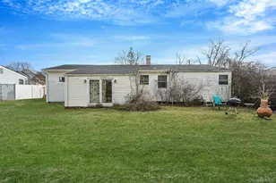 35 Betsy Dr, West Sayville, NY 11796 - Photo 7