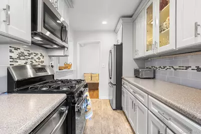 8 Lawrence Drive #A, White Plains, NY 10603 - Photo 3