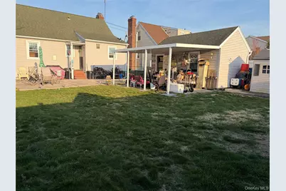 2526 S Saint Marks Avenue, Bellmore, NY 11710 - Photo 17