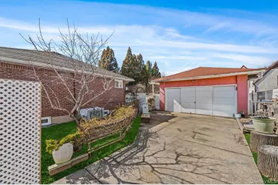 100 Memphis Avenue, Floral Park, NY 11001 - Photo 15