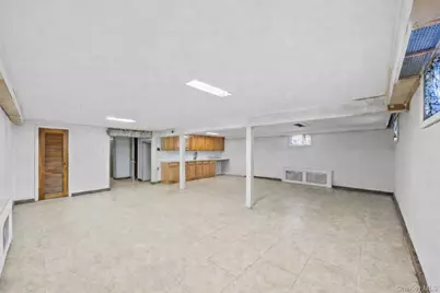 100 Memphis Avenue, Floral Park, NY 11001 - Photo 17