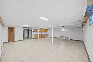 100 Memphis Ave, Floral Park, NY 11001 - Photo 17