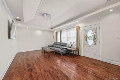 100 Memphis Avenue, Floral Park, NY 11001 - Photo 5