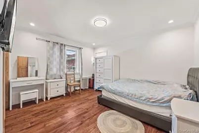 100 Memphis Avenue, Floral Park, NY 11001 - Photo 7