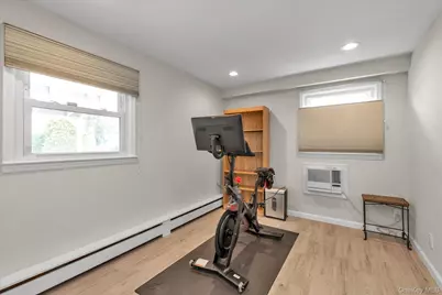 904 Park Lane, Valley Stream, NY 11581 - Photo 19