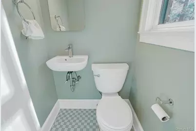 10 Robins Road, New Rochelle, NY 10801 - Photo 15