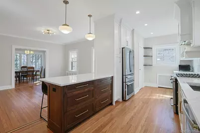 10 Robins Road, New Rochelle, NY 10801 - Photo 9