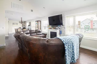 35 Carnation Road, Levittown, NY 11756 - Photo 19