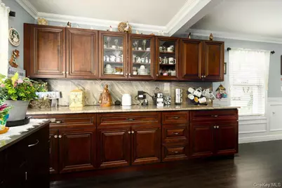 35 Carnation Road, Levittown, NY 11756 - Photo 13