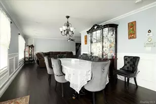 35 Carnation Rd, Levittown, NY 11756 - Photo 5