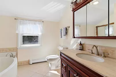 50 Paumanake Avenue, Babylon, NY 11702 - Photo 23