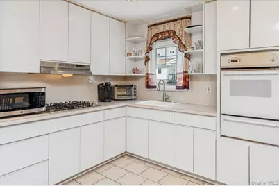 228 Calhoun Avenue, Bronx, NY 10465 - Photo 11