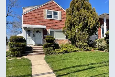 124 Lakeview Avenue, Lynbrook, NY 11563 - Photo 1