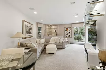 9 The Grasslands, Woodbury, NY 11797 - Photo 15