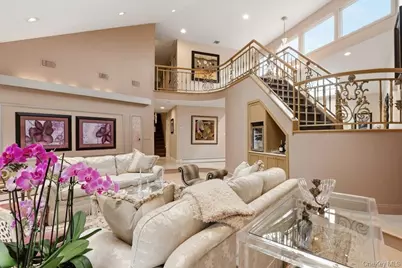 9 The Grasslands, Woodbury, NY 11797 - Photo 7