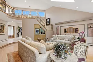 9 The Grasslands, Woodbury, NY 11797 - Photo 7