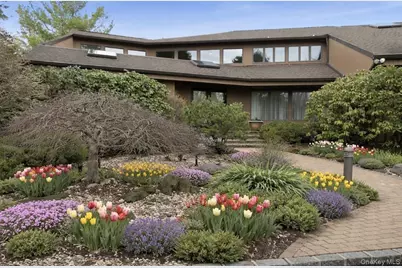 9 The Grasslands, Woodbury, NY 11797 - Photo 1